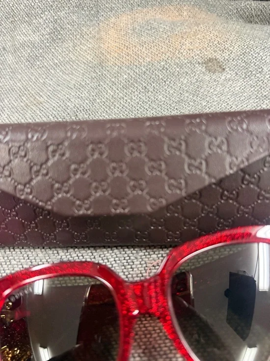 Gucci Red Glitter Oversized Women's Sunglasses - Picture 3 of 6